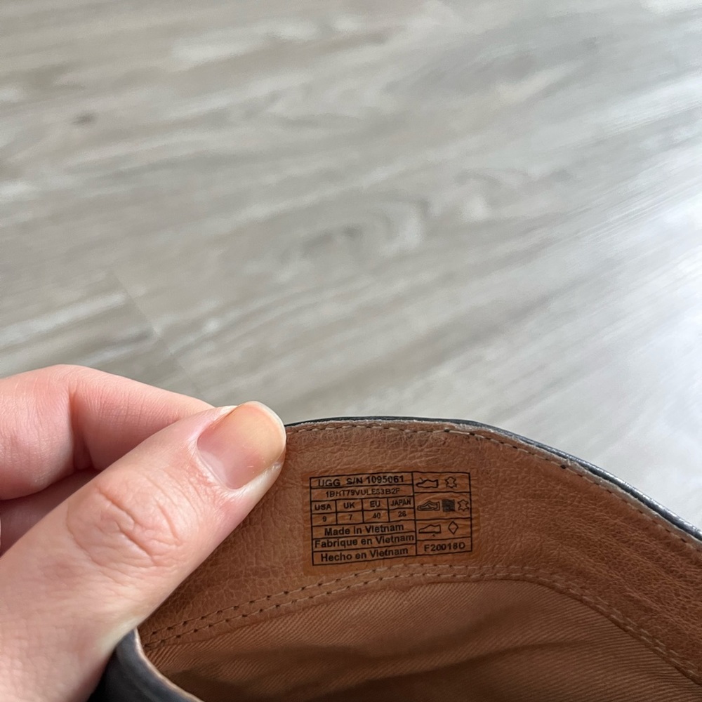 Ugg Black Booties - Picture 3 of 5